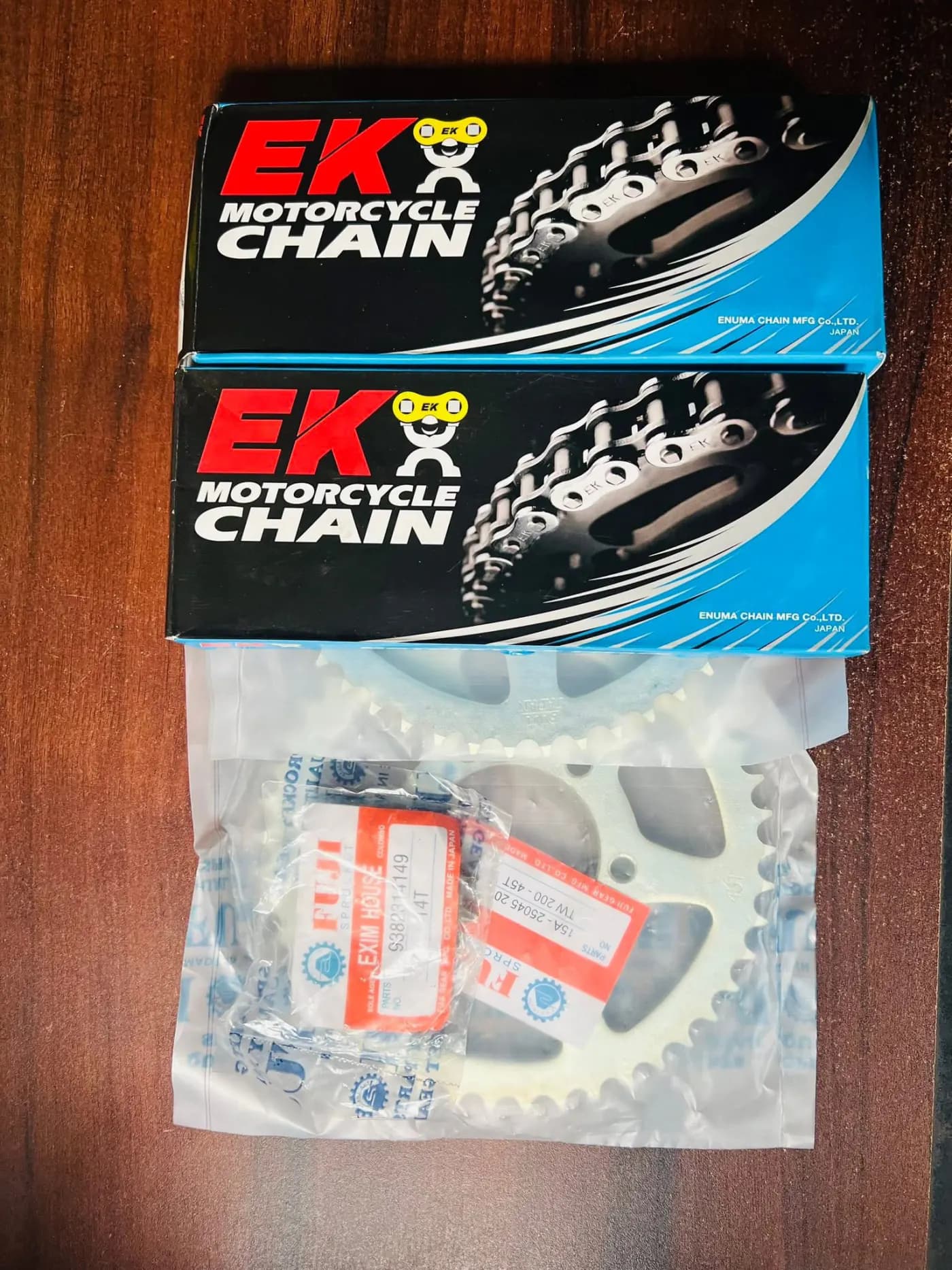 Motorcycle drive chain and sprocket kit ready for fitting